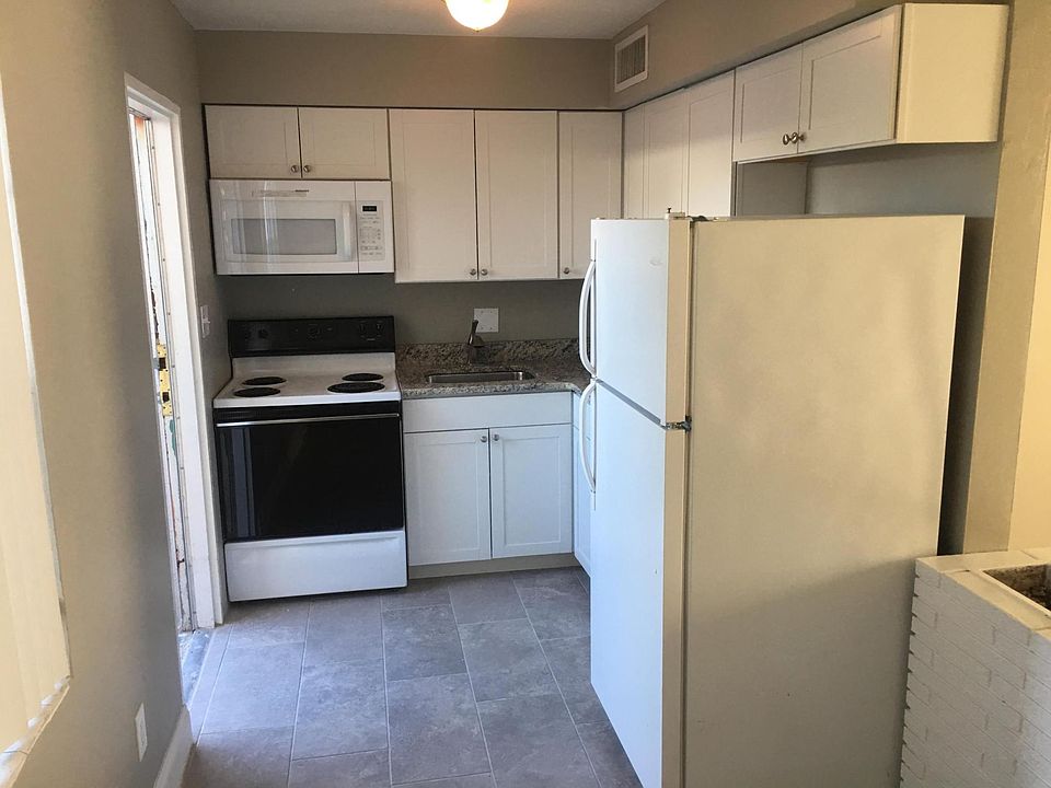 1st image of 1104 Solana Ave Ste A
