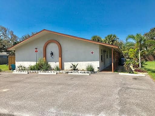 Triplex with great neighbors!