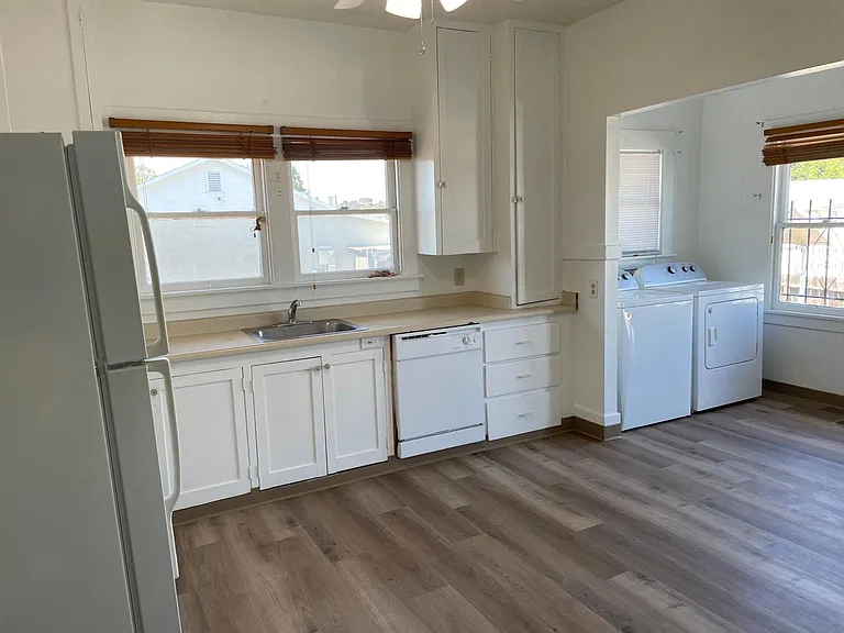 1668 Broadway St — Photo 4