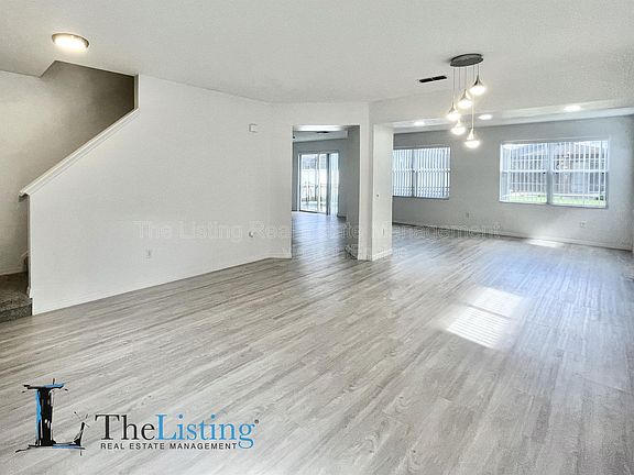 3rd image of 613 Alfani St