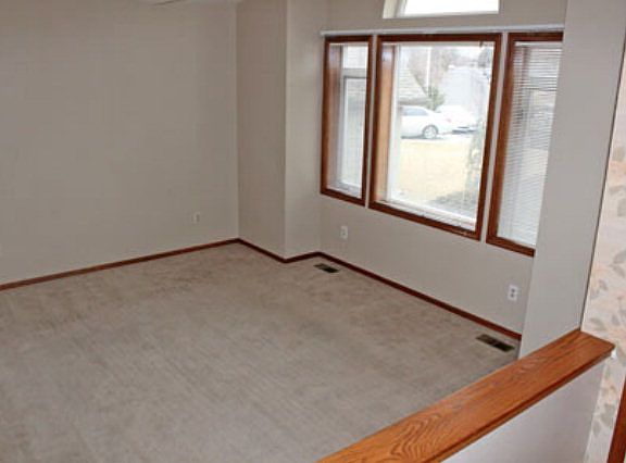 3rd image of 308 SE Highland Park Dr