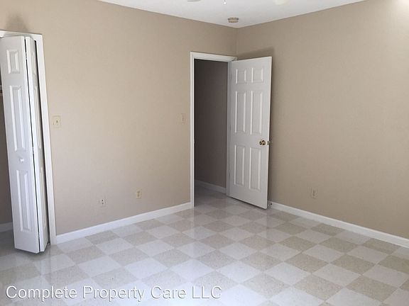 5th image of 715 W Adams St APT 3