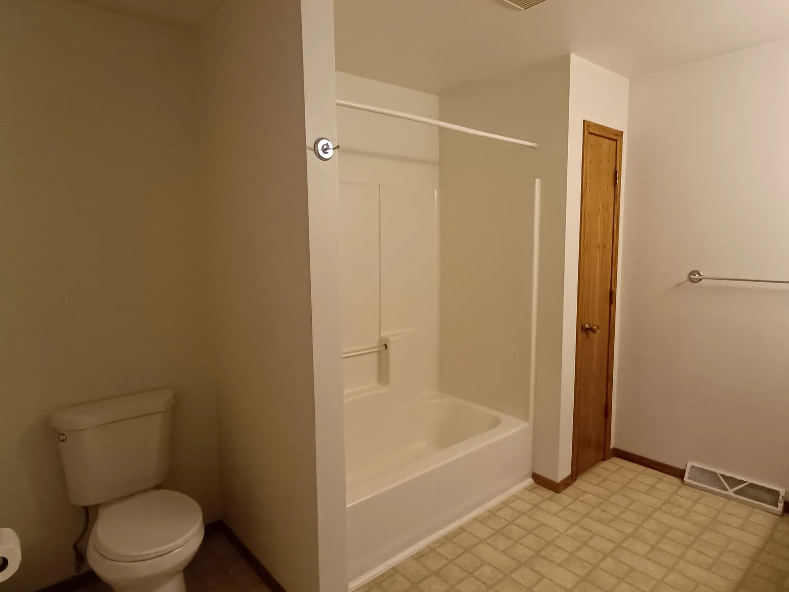 534 West Main Street - 2 — Photo 3