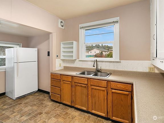 5th image of 4426 S 124th St