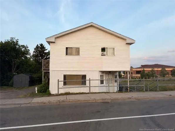 374 Acadie Ave, Dieppe, NB E1A 1H1