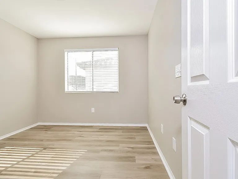 10348 Faustine Ave — Photo 14
