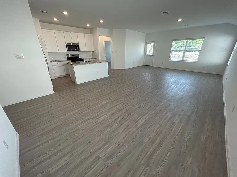 14706 Somerset Ml — Photo 3