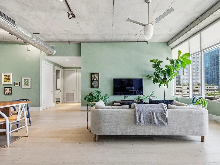 800 W 5th St #705 — Photo 18