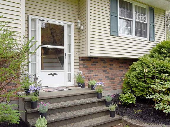 4th image of 6 Sylvan Ln