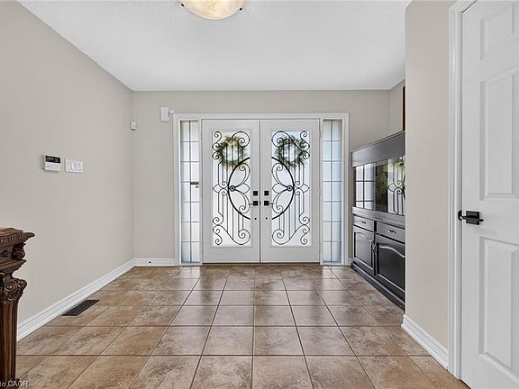 5th image of 160 Wills Cres