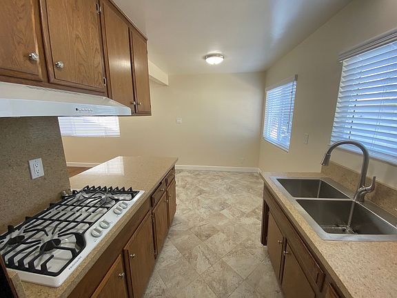 5th image of 1661 Park Ave APT 9