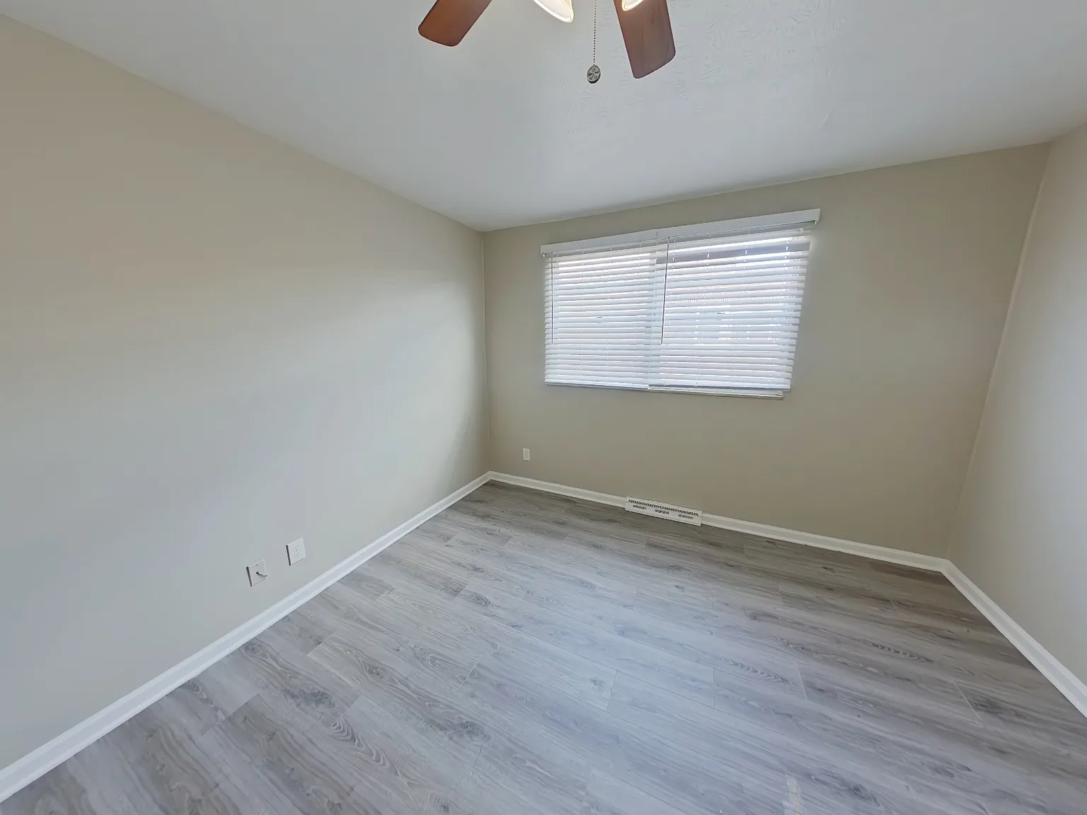 1 bed, 900 sqft, $1,350 — Photo 4