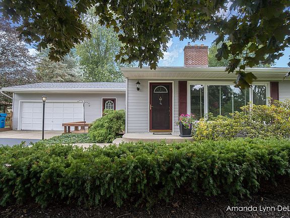 2nd image of 3038 Brentwood Dr SE