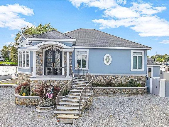 2nd image of 238 W Islip Rd