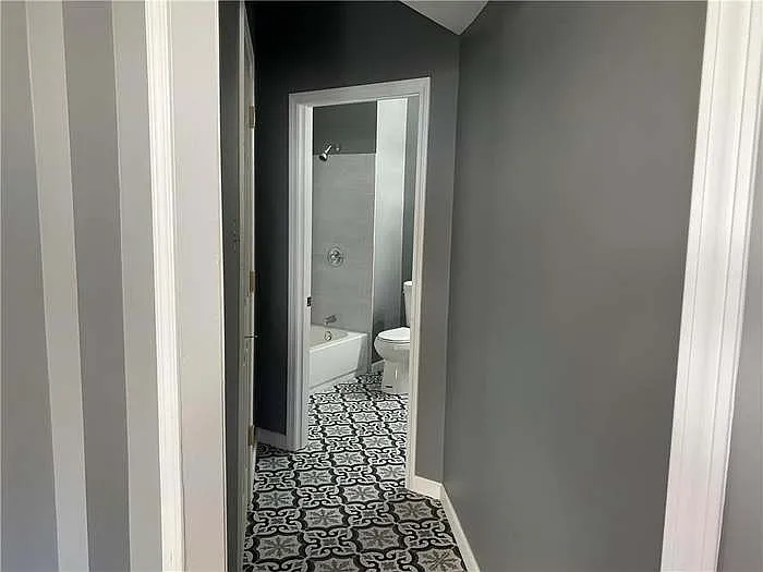 805 Gladstone Ave — Photo 10