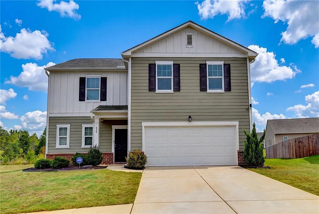 5 bed, 2.5 bath, 2302 sqft, $2,400 — Photo 1