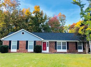 4 Densmore Ct, Greensboro, NC 27455