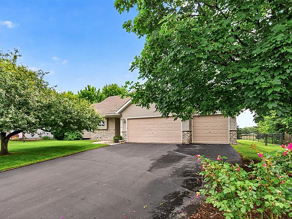 4th image of 1575 Windsor Dr S