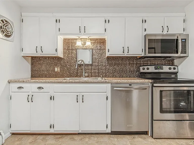 147 Elm St — Photo 11