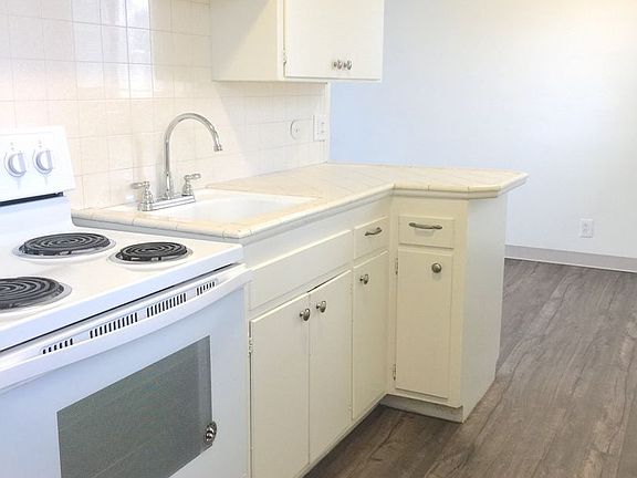2nd image of 227 N E St #229-4