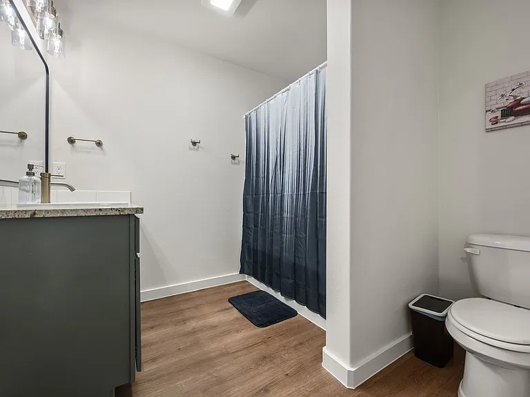 2515 Kenwood Ave — Photo 14