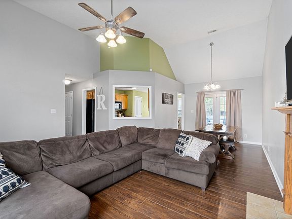 5th image of 3937 Gaine Dr