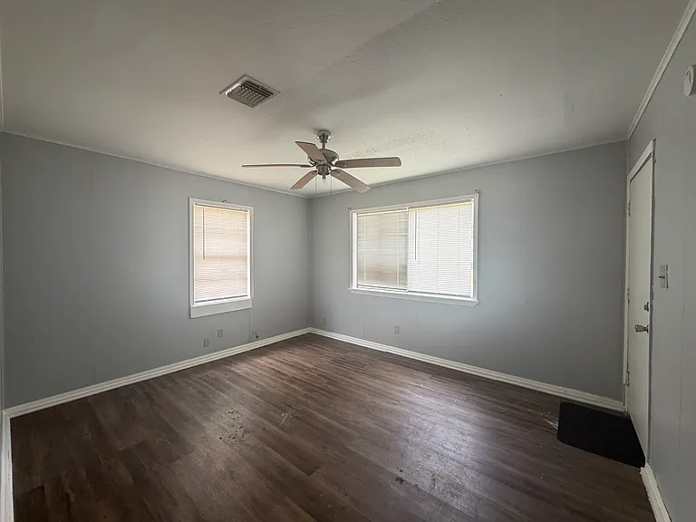2618 Roosevelt Ave — Photo 2