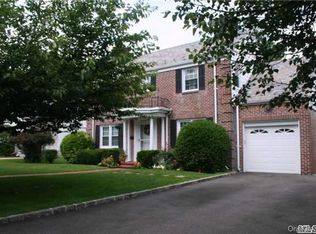 131 Bourndale Rd N, Manhasset, NY 11030