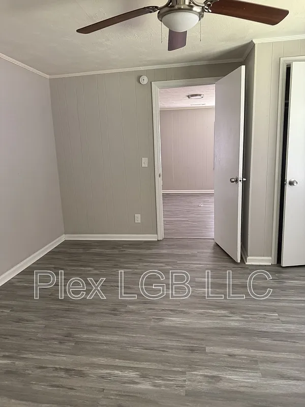 3 bed, 1.0 bath, 936 sqft, $1,200 — Photo 3