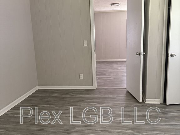 3rd image of 108 Oak Ln