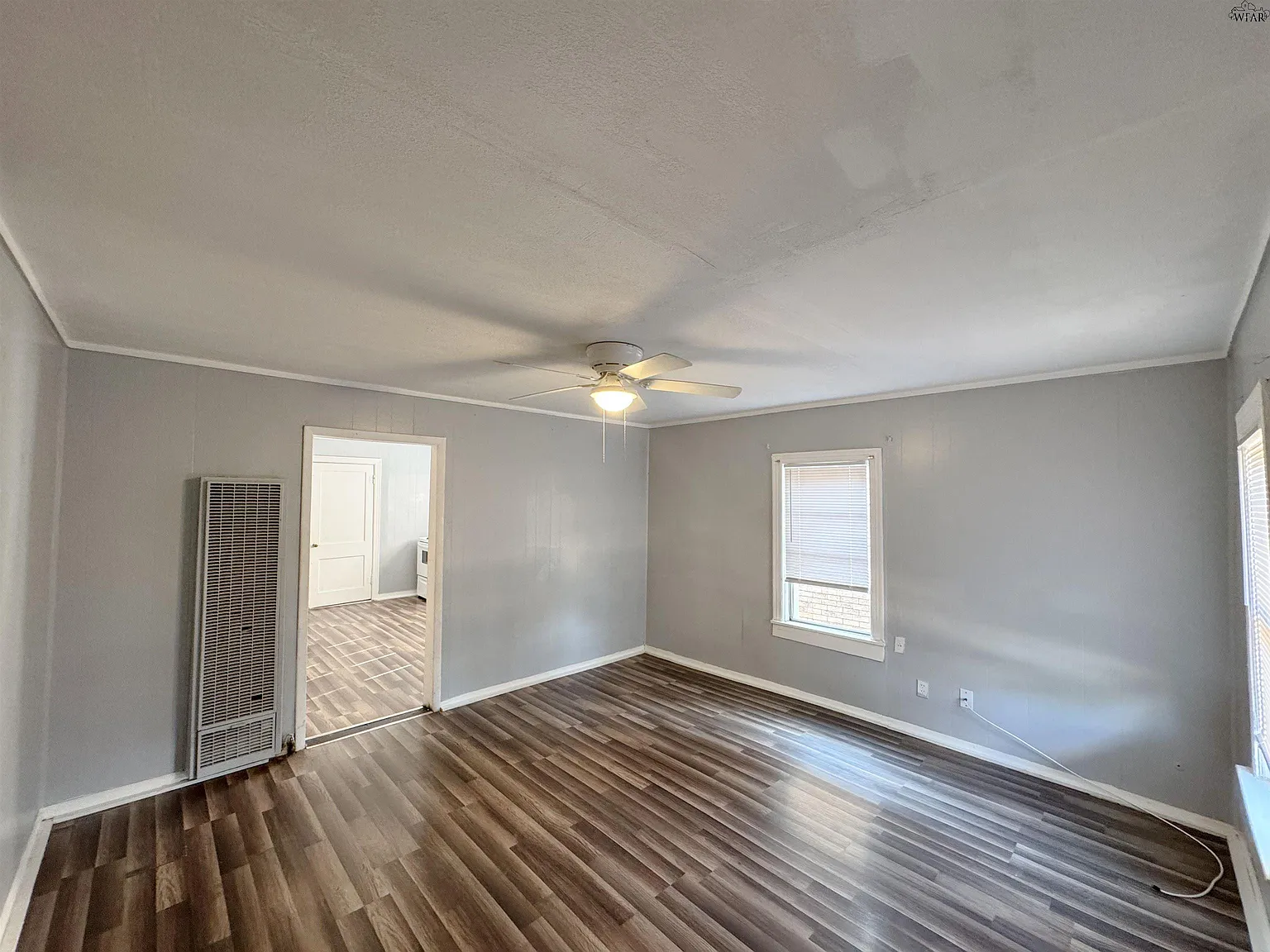 2 bed, 1.0 bath, 784 sqft, $695 — Photo 2