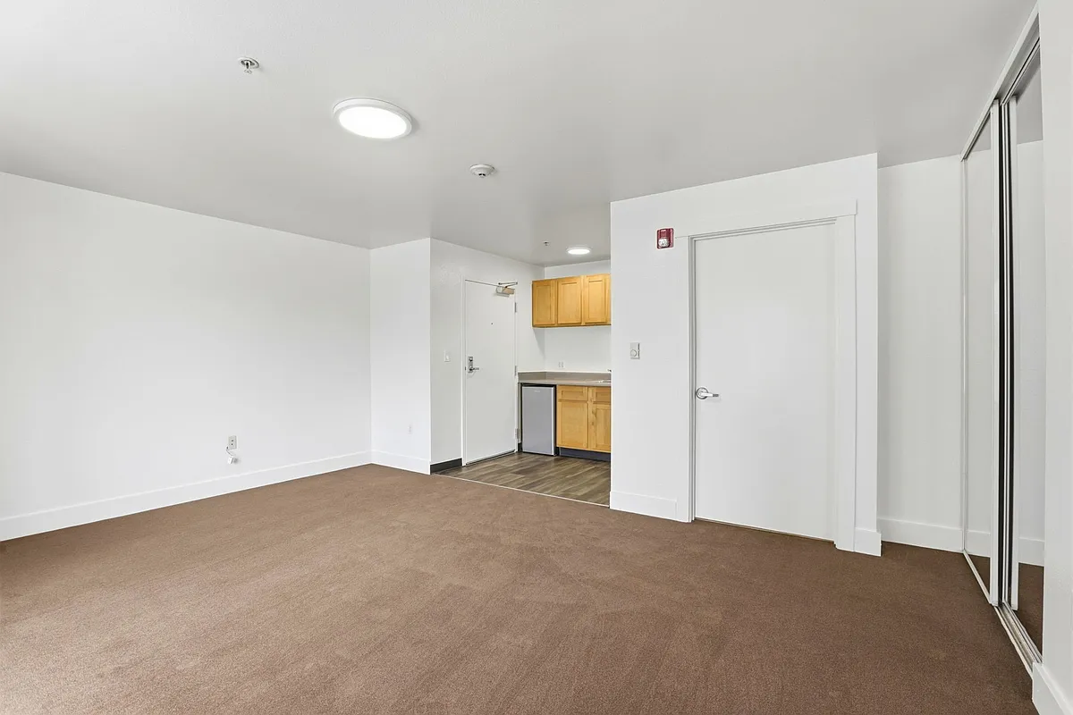 Building Photo - 2 McLea Ct #308