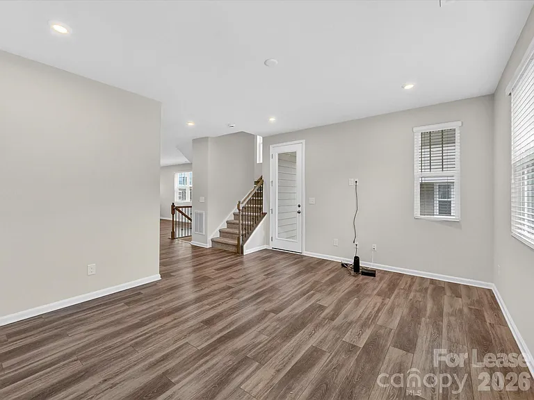 420 Burr St — Photo 20