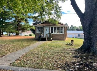 913 S 15th St, Freeport, IL 61032