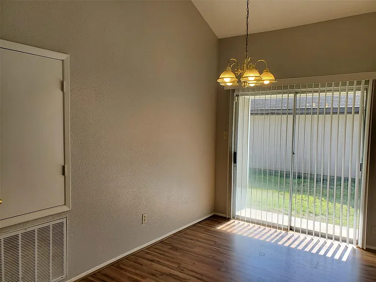 3130 Forestbrook Dr — Photo 4