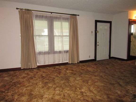 3rd image of 222 E Victoria St