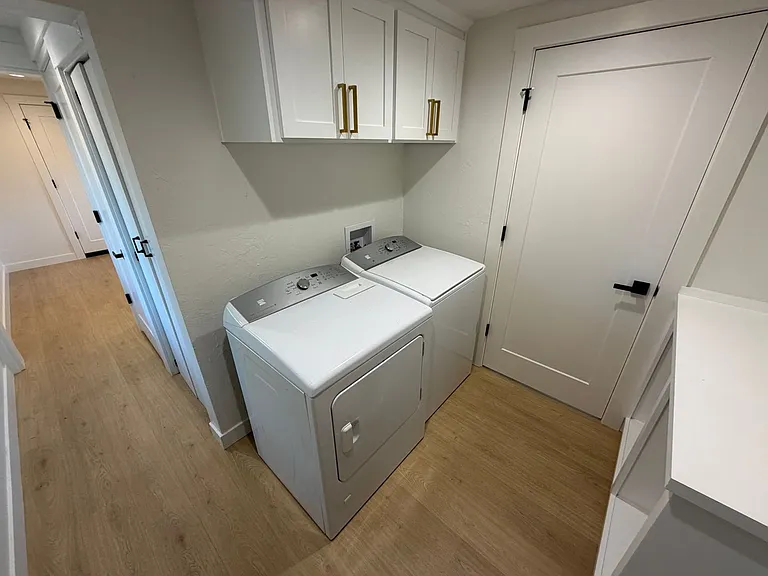 1045 Oakway Rd — Photo 25