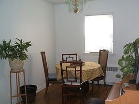 3rd image of 601 Willis St
