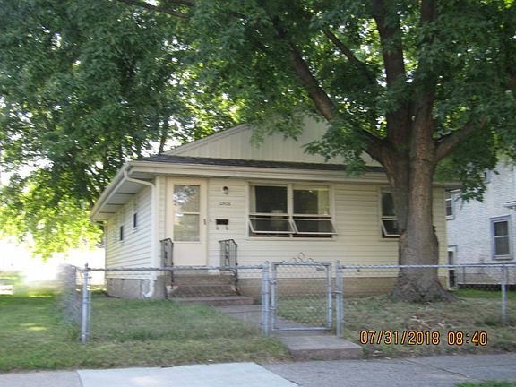3rd image of 2926 Girard Ave N