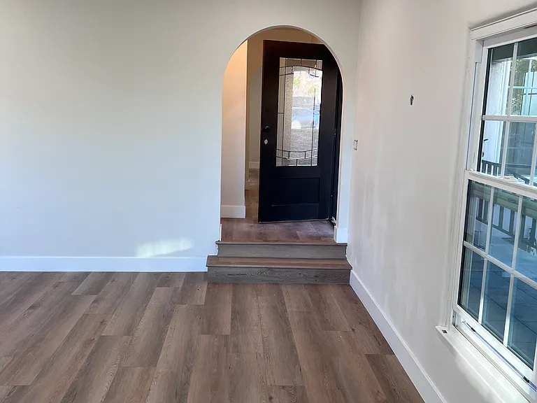 1327 Spazier Ave — Photo 15