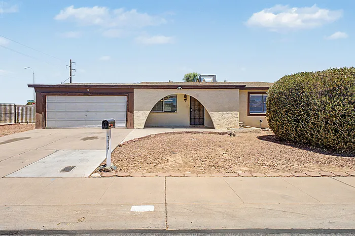 7014 W Palo Verde Dr — Photo 2