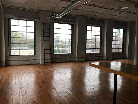 2nd image of 4059 Saint Clair Ave #310
