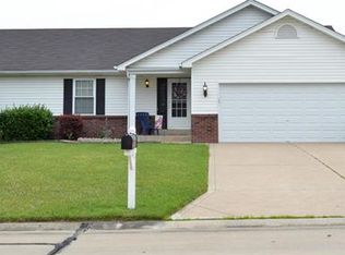 2611 Breezy Point Ln, O'Fallon, MO 63368