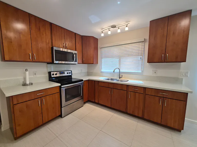 3429 Harding Ave — Photo 2