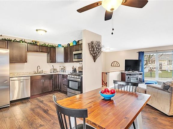 4th image of 9858 Deerfield Dr