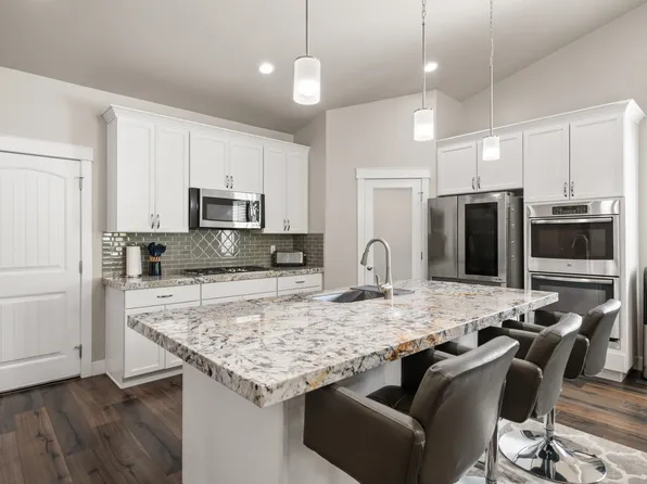 306 Bella Vida Dr, North Salt Lake, UT 84054