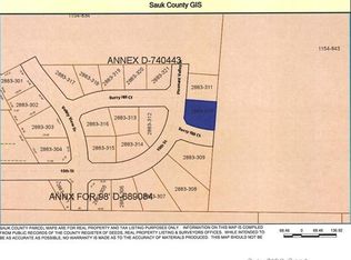 1701 Berry Hill Ct, Baraboo, WI 53913