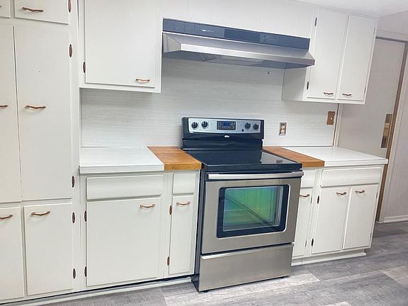 3rd image of 2115 Coral Dr
