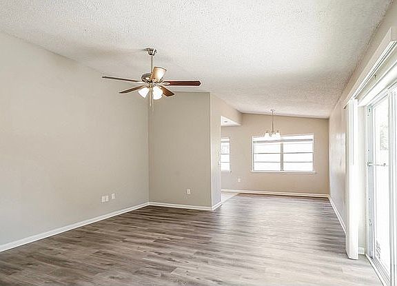 3rd image of 1417 Thistledown Dr