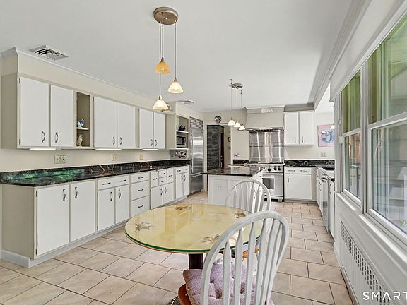 3rd image of 215 Hillfield Road